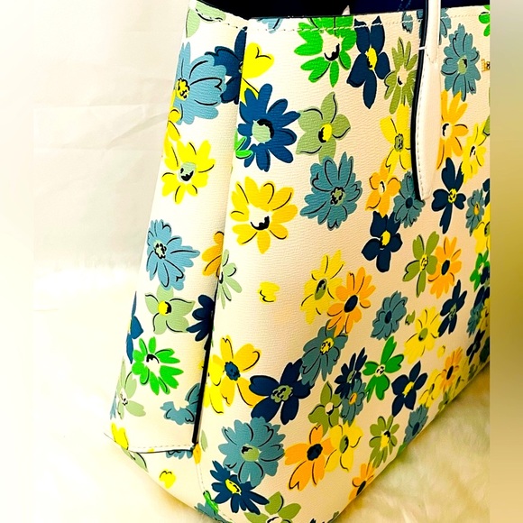 NWT Kate Spade All day Floral Medley Latge Tote with wristlet and dust bag - Picture 9 of 13